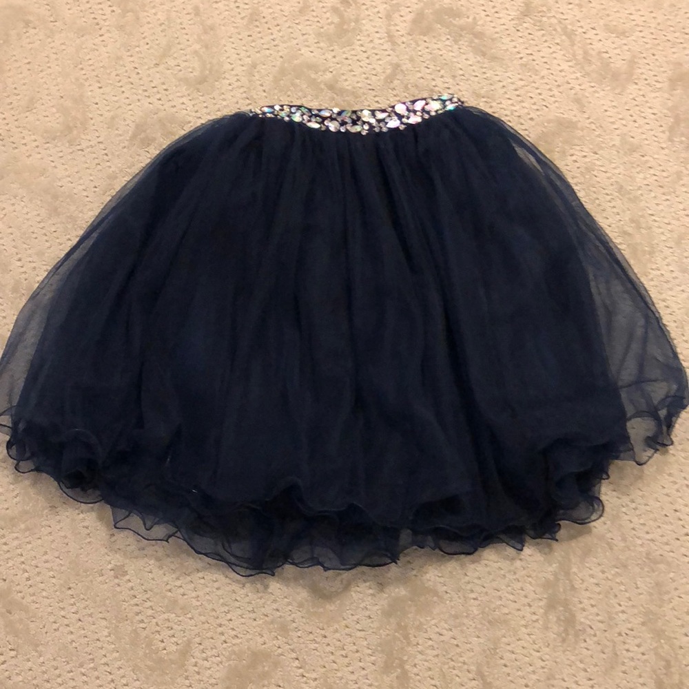 Formal dress - Picture 4 of 6